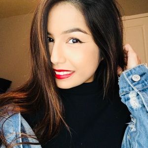 Meet your Posher, Desirae